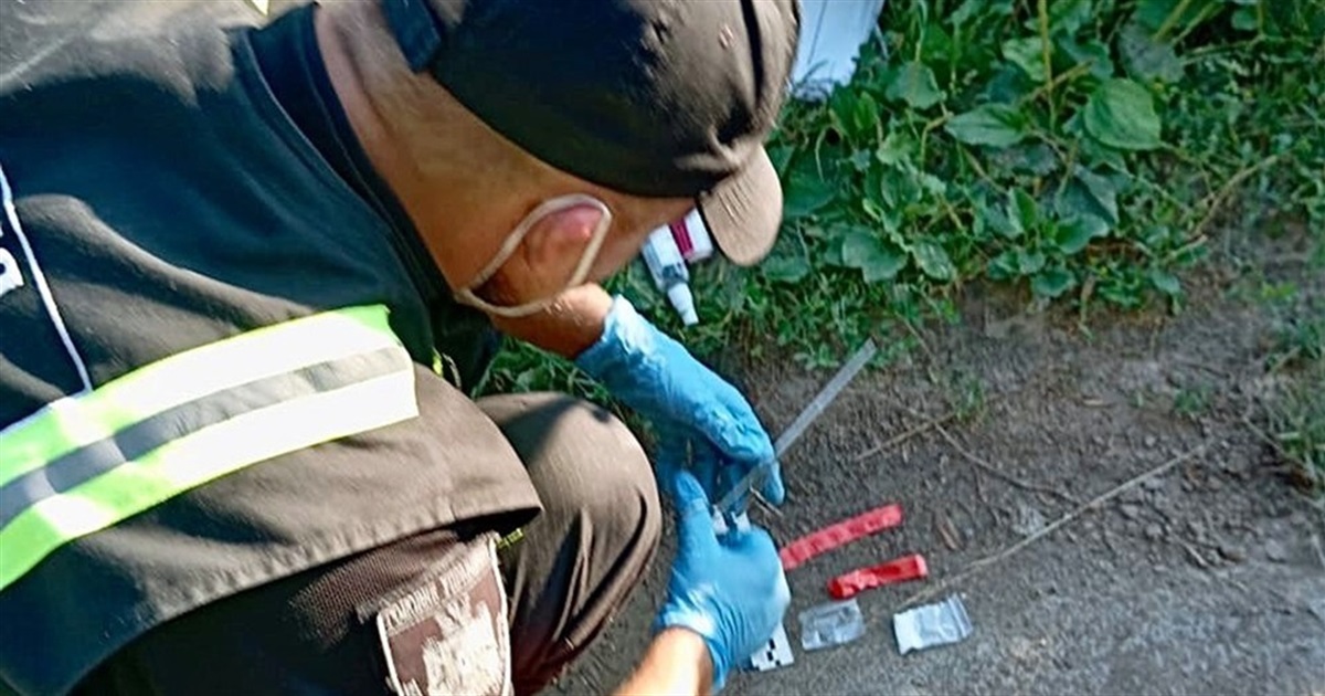 У Звягелі поліцейські знайшли у перехожої згортки з психотропними речовинами в музичній колонці