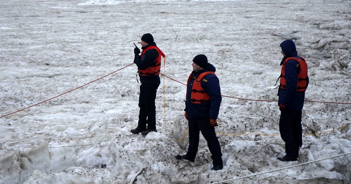 На Київщині сапери підірвали кригу на Десні, вода відходить від будинків броварчан: хроніка 22 січня