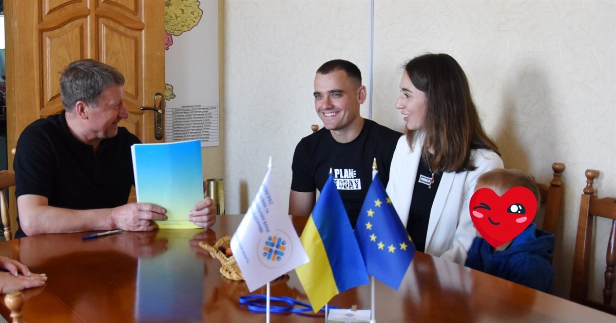 На Звягельщині відкрито ще один ДБСТ: подружжя Ілони та Романа взяли на виховання шестеро дітей