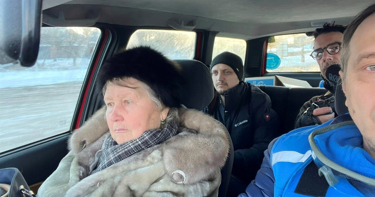 Евакуація на Донеччині ускладнюється — Євген Ткачов. Охочих виїхати стало більше