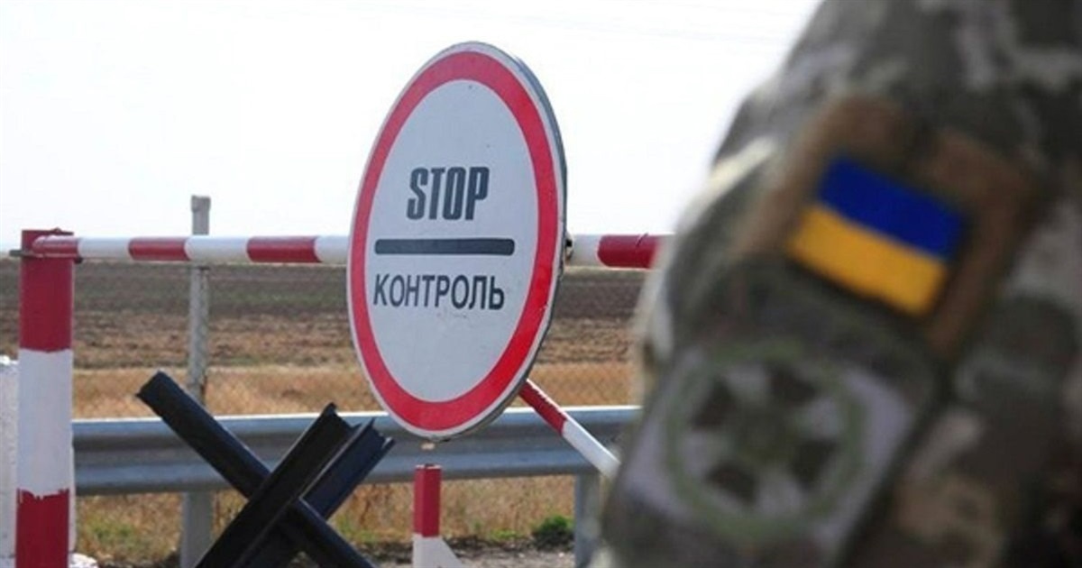 Заборона чи дозвіл на виїзд за кордон: на кого у громадах розповсюджується новий Закон
