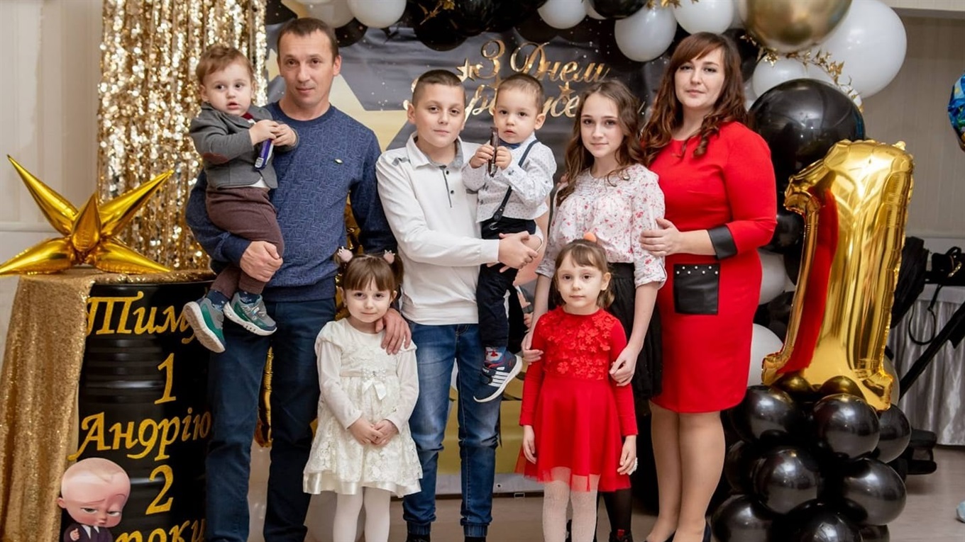 «Тепер у нас справжня СІМ’я!» Подружжя Чередніченків із Переяслава стало батьками сьомої дитини