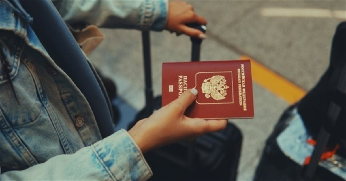 Майже 600 мешканців окупованої Луганщини депортували за рік через відмову від паспорта РФ. Що відомо