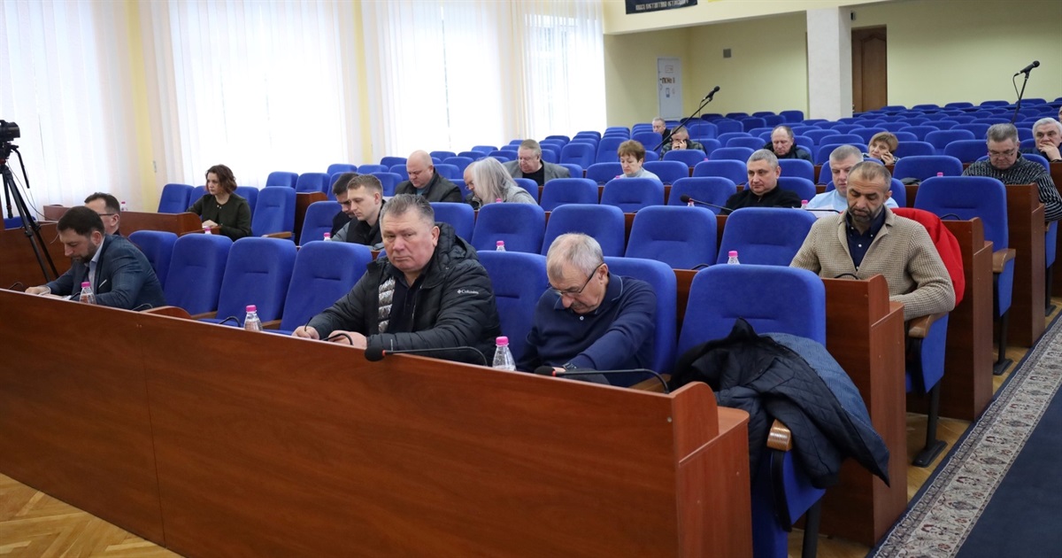 Позачергова сесія міськради Звягеля: вшанування полеглих, зміни до бюджету і підтримка соцпроєктів