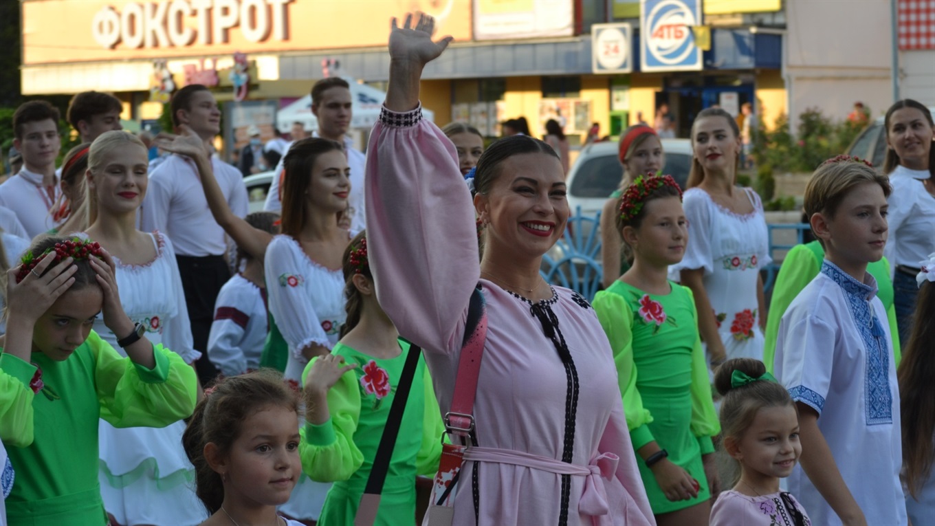 Дуже патріотично та атмосферно. Фото святкової ходи до Дня незалежності в Южноукраїнську