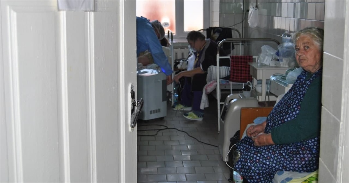 Різниця між ГРВІ та «Омікрон». Чому хворіють вакциновані та чи вбереже від зараження бустерна доза
