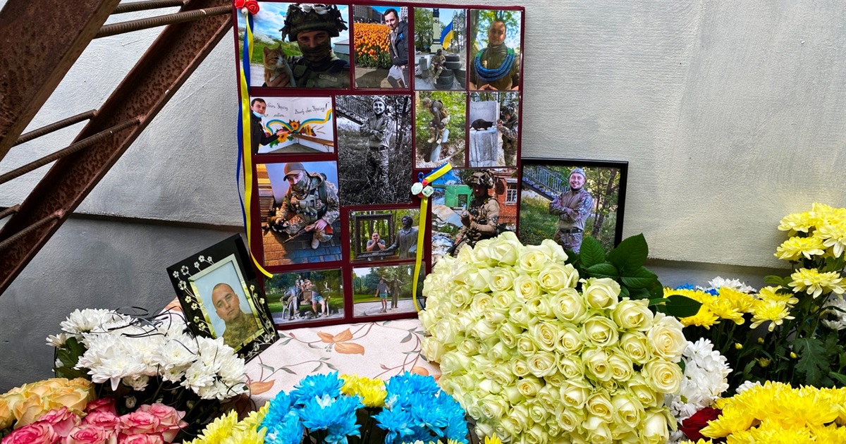Потрапив на фронт з третьої спроби: в Сарнах попрощались із бійцем з позивним Курт