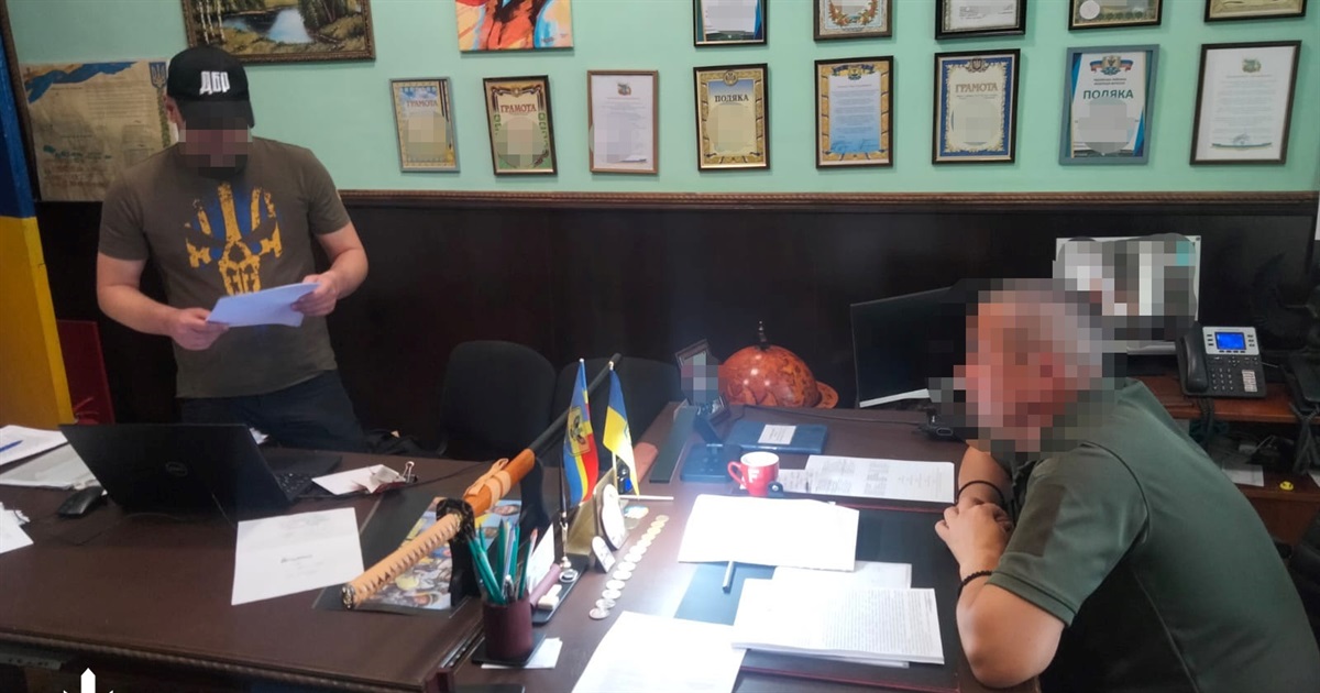 Затримали командира військової частини з Житомирщини, який змушував підлеглих ремонтувати будинок