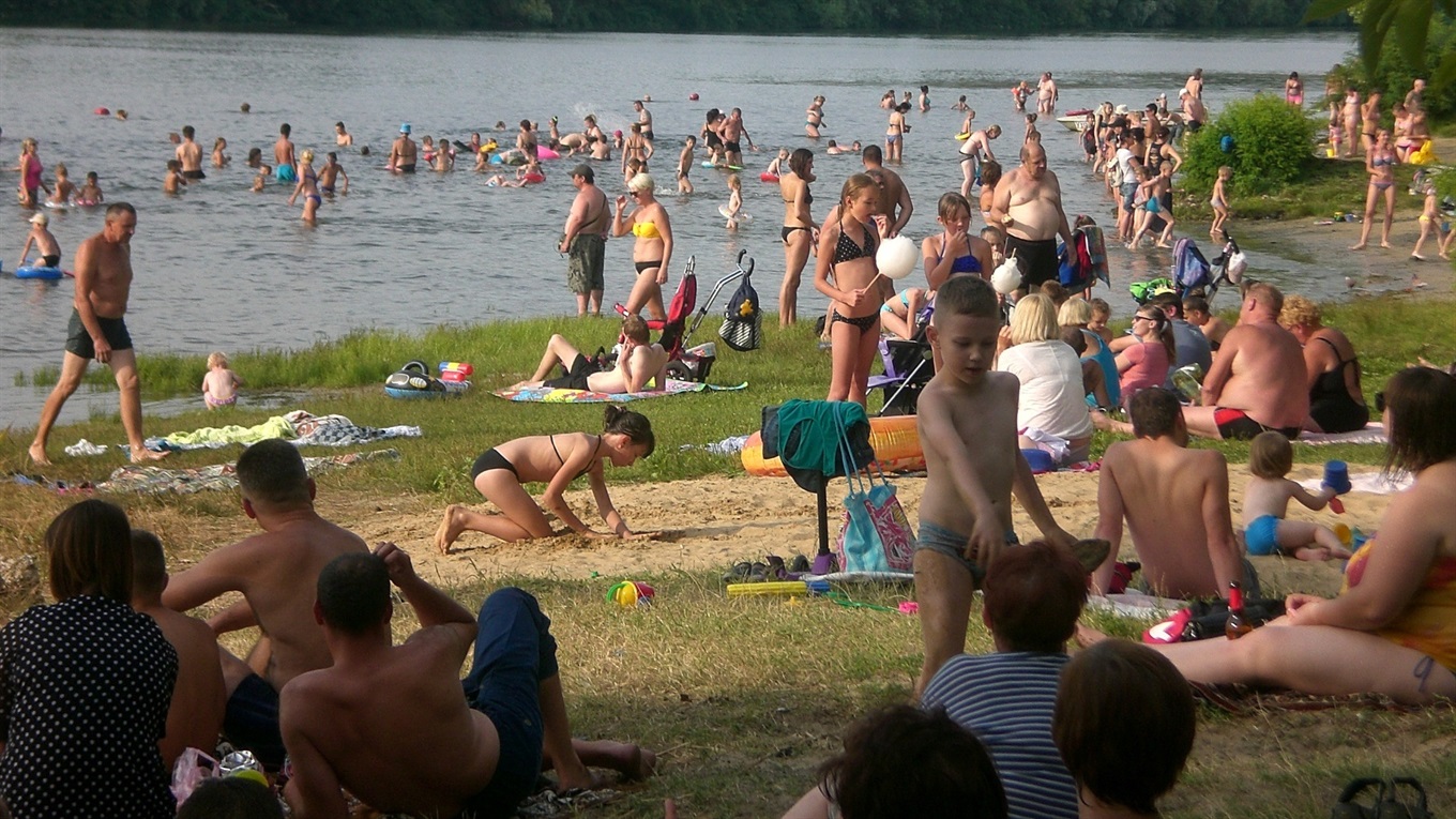 «Сопляжники и сопляжницы». Летний день в Новой Каховке (фоторепортаж)