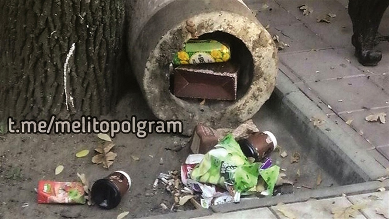 Город узнает антигероев: кому в мелитопольском парке урны мешают