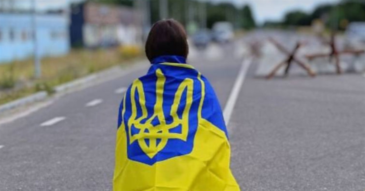 Україна спрощує механізм вʼїзду для молоді, яка хоче повернутися з окупації. Що про це варто знати