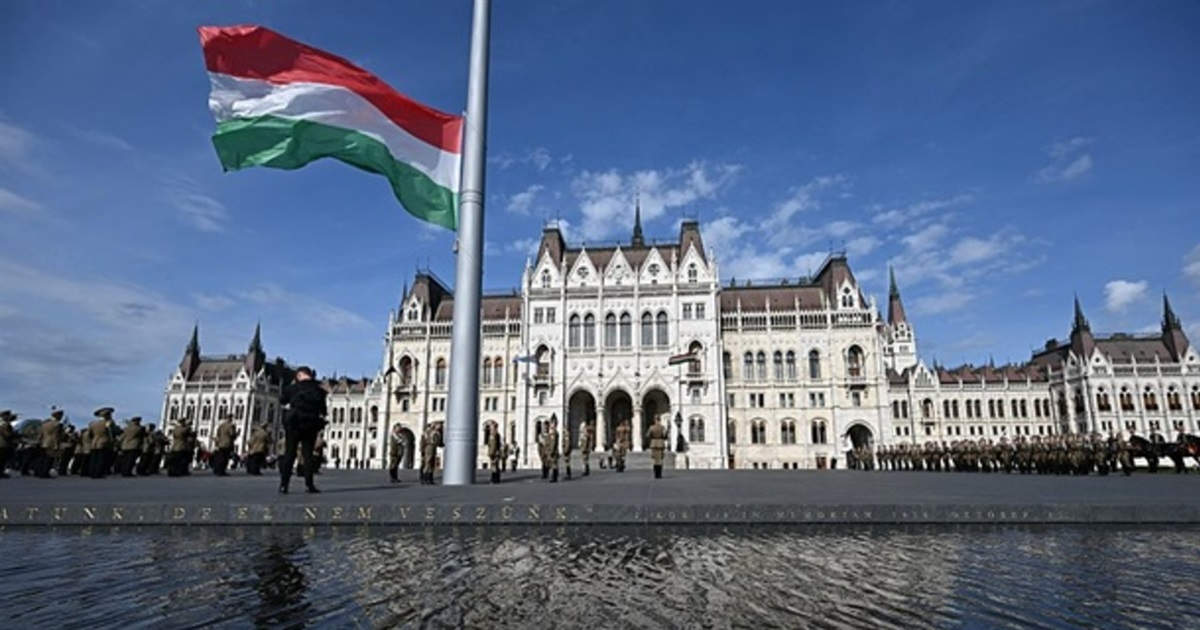 МЗС України радить українцям не їхати до Угорщини. Що сталося?