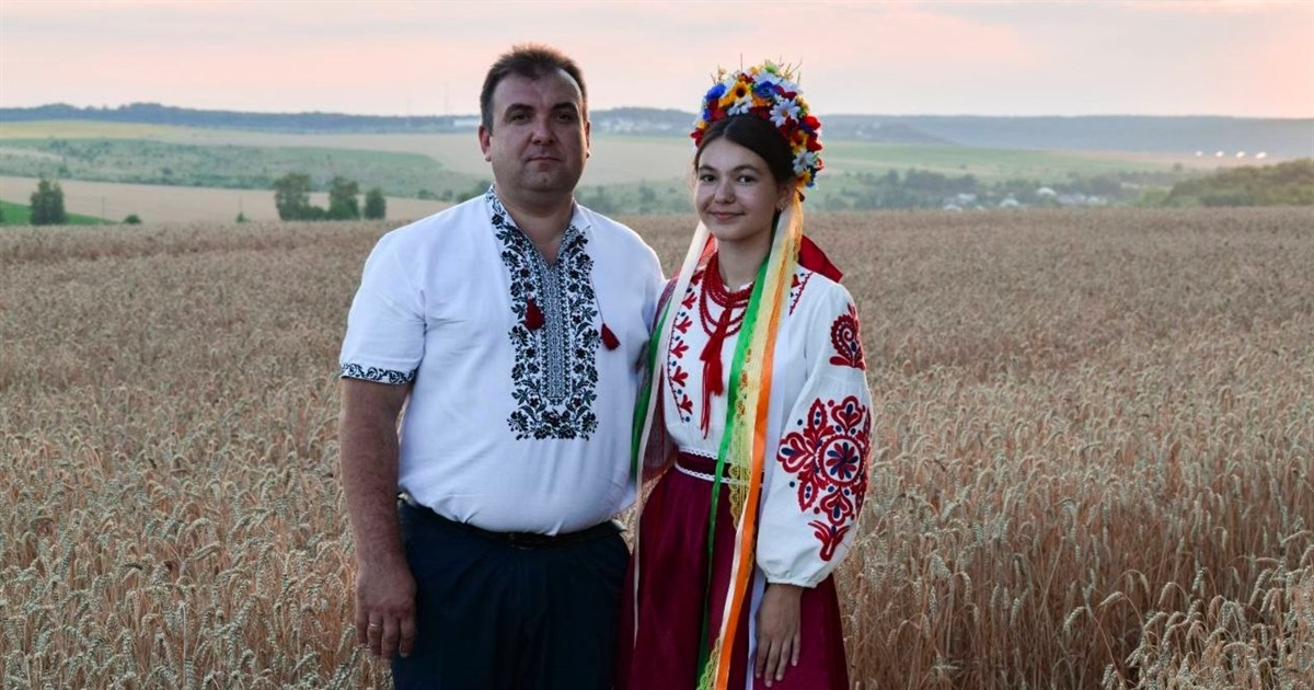 Дівчина і саксофон. Юна музикантка з Сатанова руйнує стереотипи