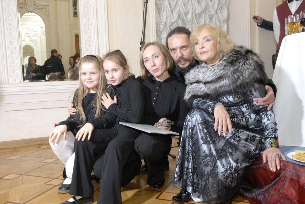 Ада з сином та його родиною