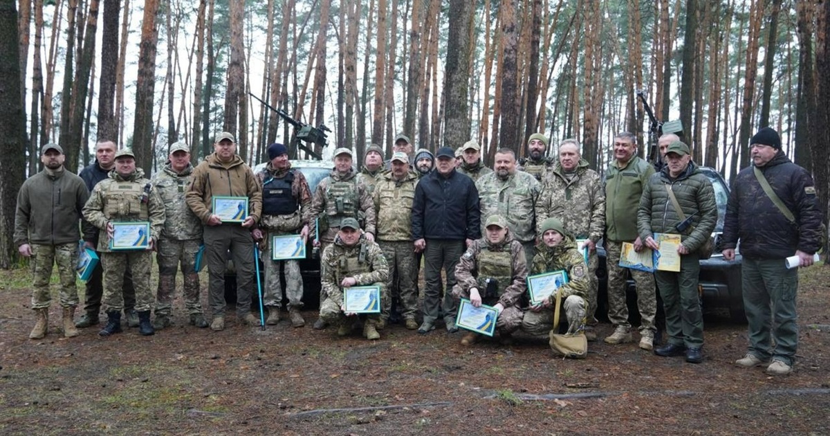 Бійці добровольчих формувань Сумщини отримали грошові сертифікати за знищені повітряні цілі