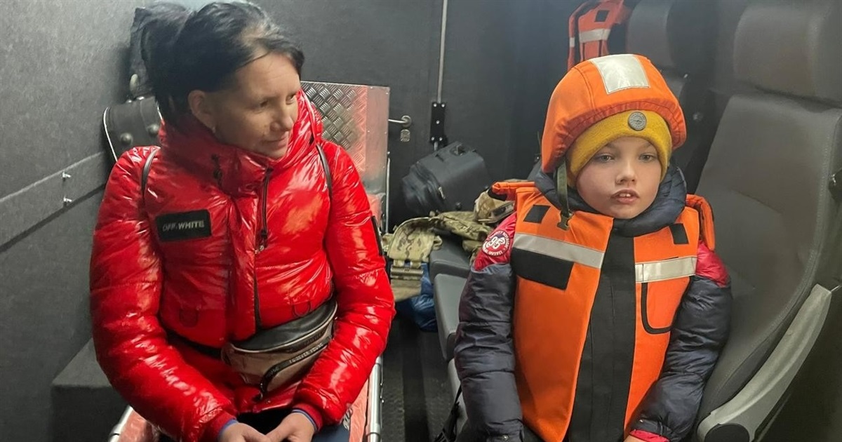 Поліцейські «Білого Янгола» евакуювали родину з Білопілля
