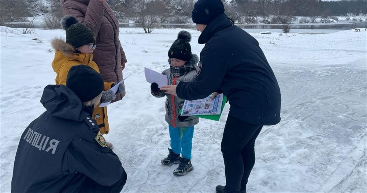 Обережно, тонка крига: поліцейські та рятувальники проводять профілактичні заходи біля водойм