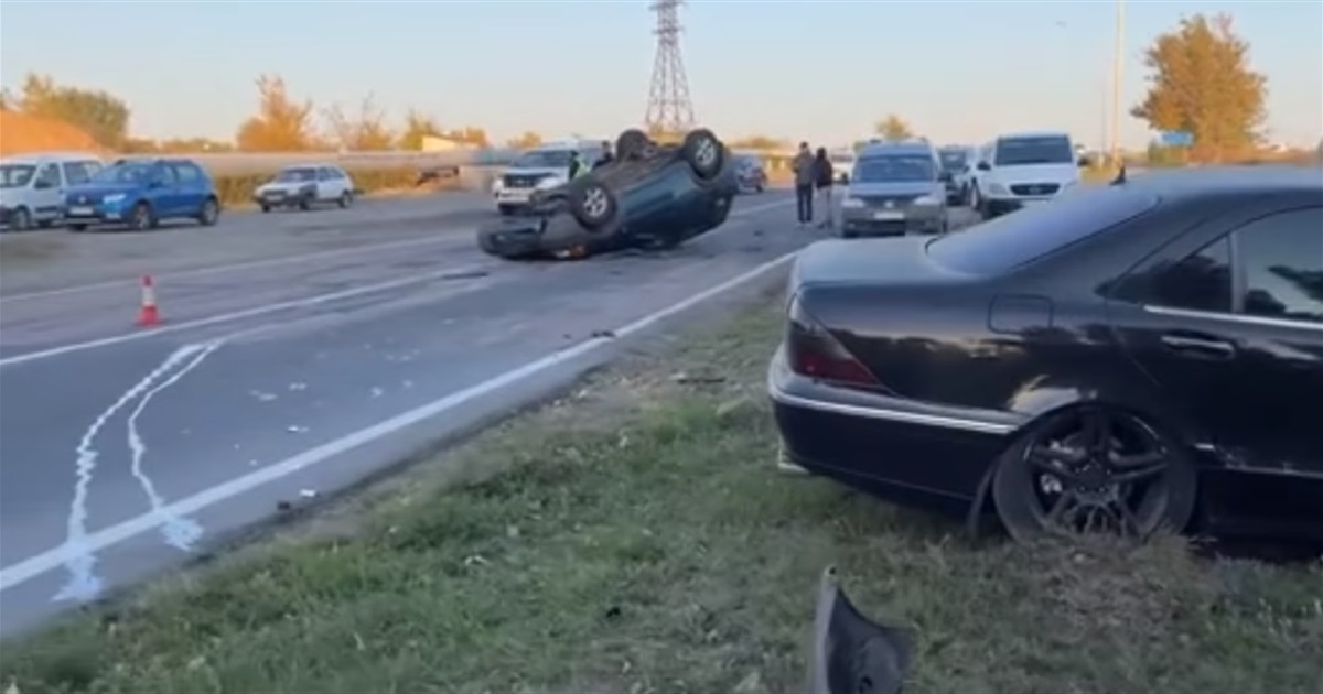У результаті ДТП біля Южноукраїнська постраждали два автомобіля. Деталі від свідків та відео