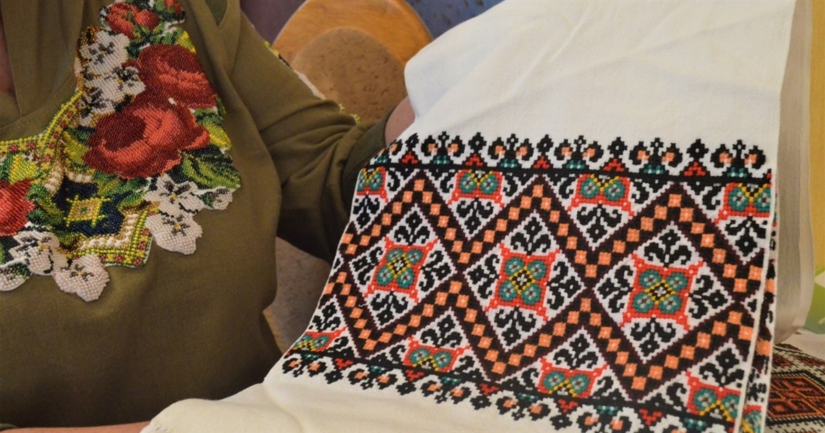 Стильна вишиванка від Любов Ніцевич. Або як у майстрині народжуються витвори мистецтва