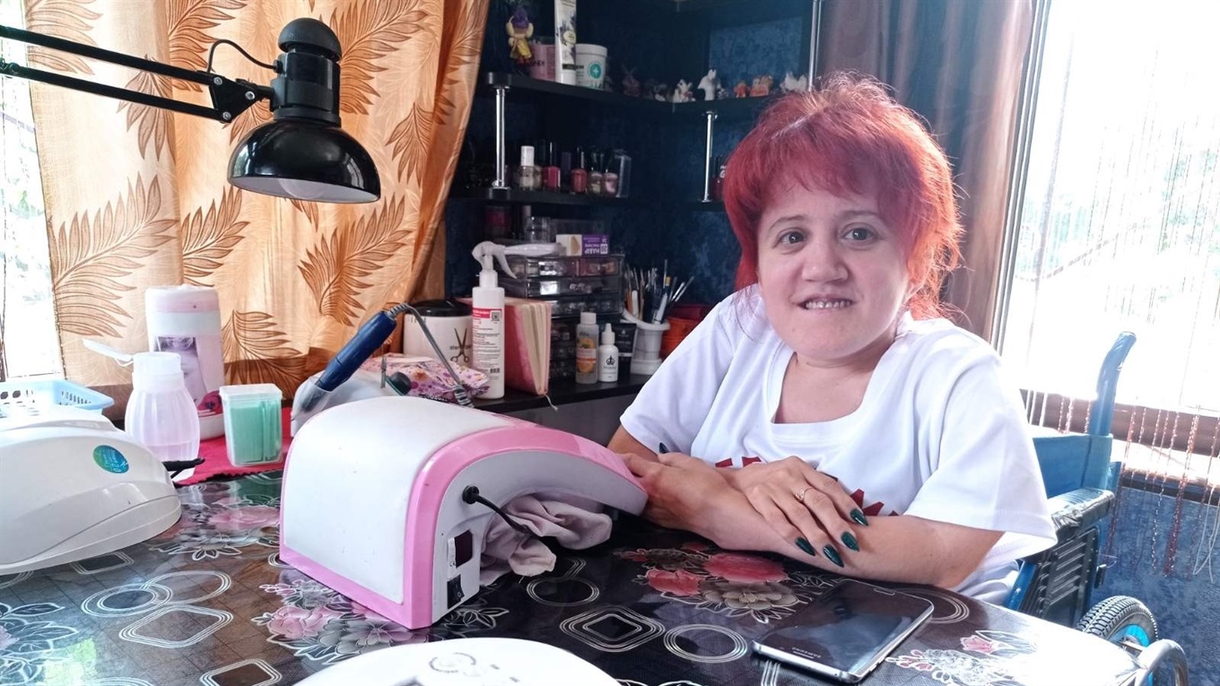 «Не в моїх планах жити вічно, в моїх планах — жити яскраво!» Інтерв’ю з первомайчанкою