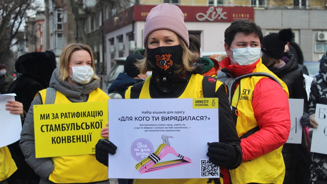 Міжнародний жіночий день — це не про квіти. Чому близько 100 людей вийшли на Марш у Краматорську?