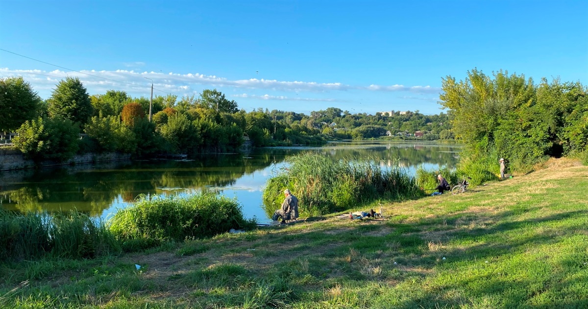 Рів на світанку: ранковий фоторепортаж з Бару