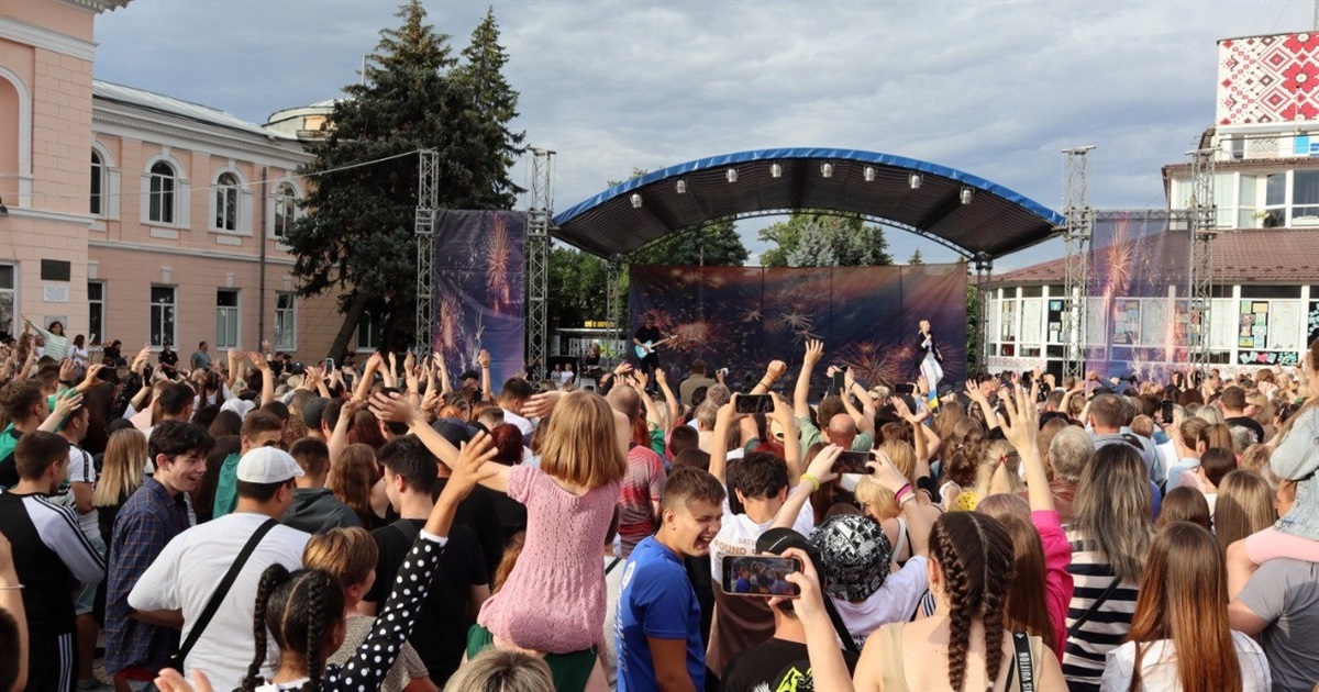 У Первомайську виступили зірки української естради