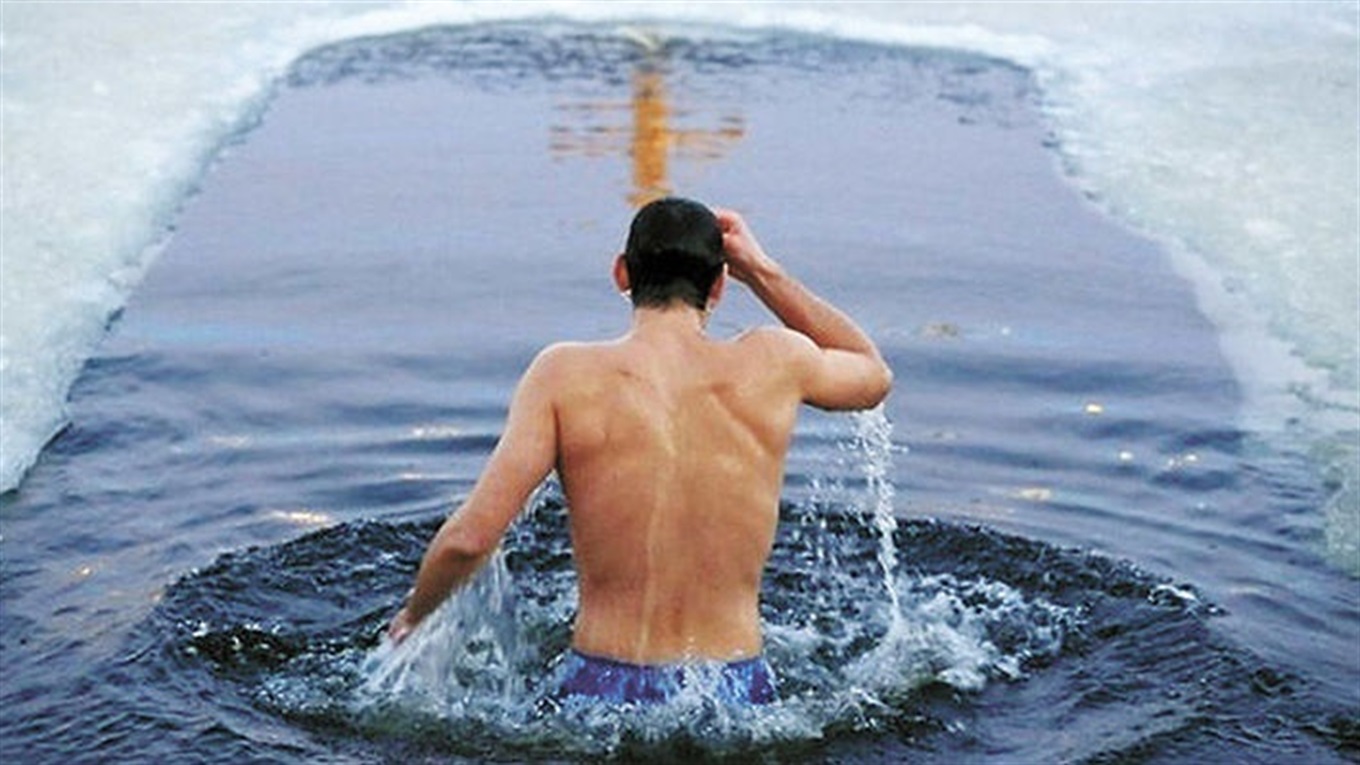 Як жителі Сватівщини занурювалися у хрещенську воду: фотопідбірка із Instagram-стрічки Сватове.City