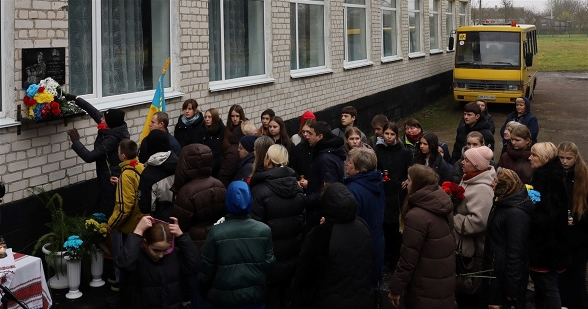 У Пилиповицькому ліцеї відкрили меморіальну дошку випускнику Олександру Кочубею