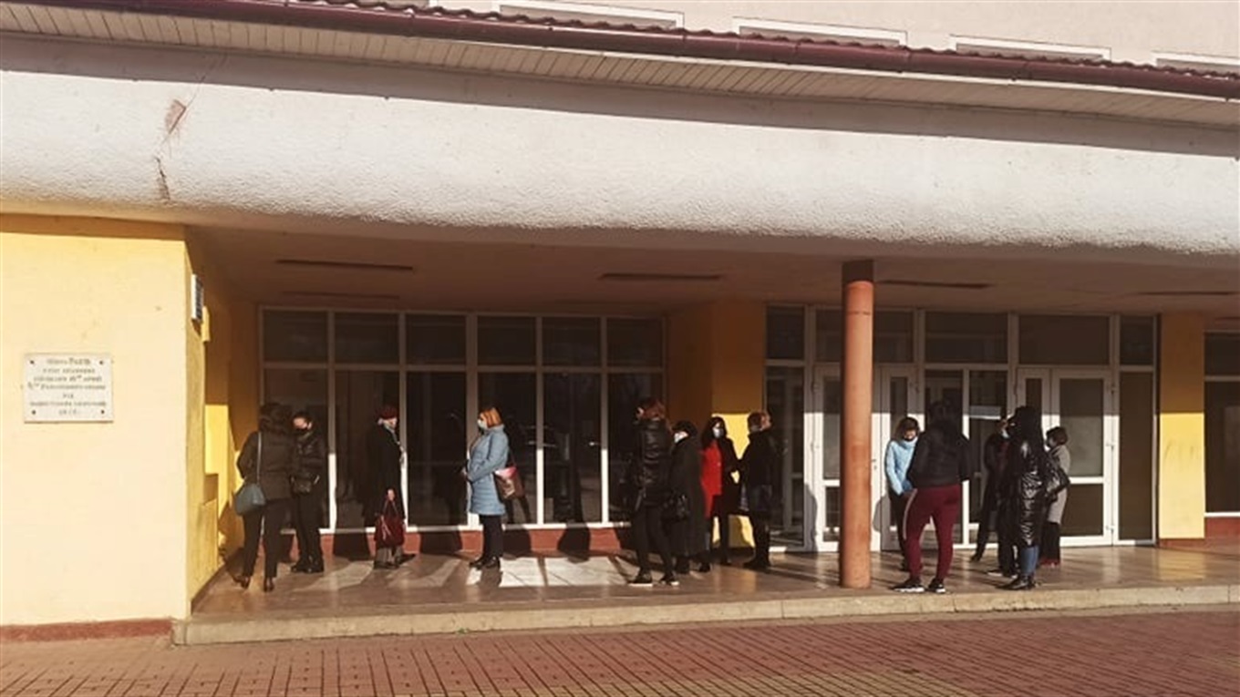 Педагогів після відпрацьованого робочого тижня тестують… на Covid-19