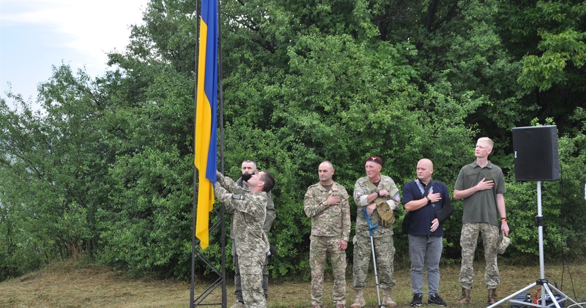 Над Чортковом урочисто підняли Державний Прапор України воїни, які пролили кров за Вітчизну