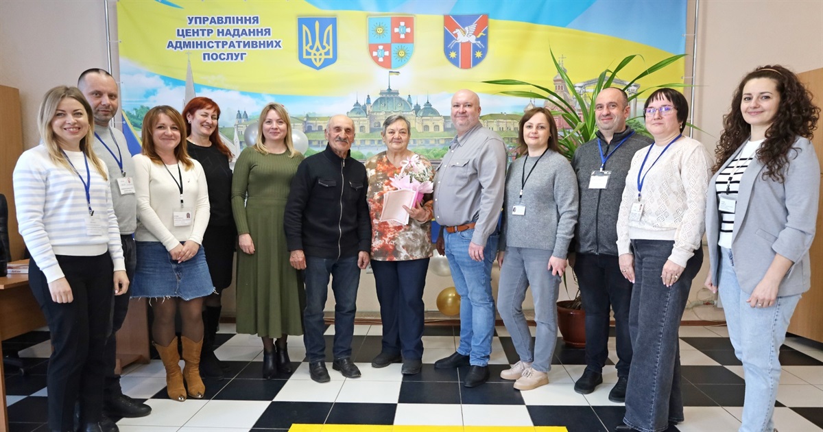 У 70 років – на весільний рушник: у Жмеринському ЦНАПі одружилось подружжя з села Дубова