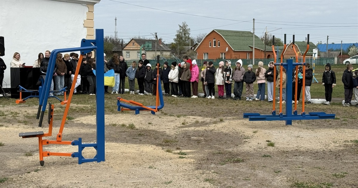Пам’ять у дії: у Сарнах мама воїна створила спортивний майданчик на честь сина