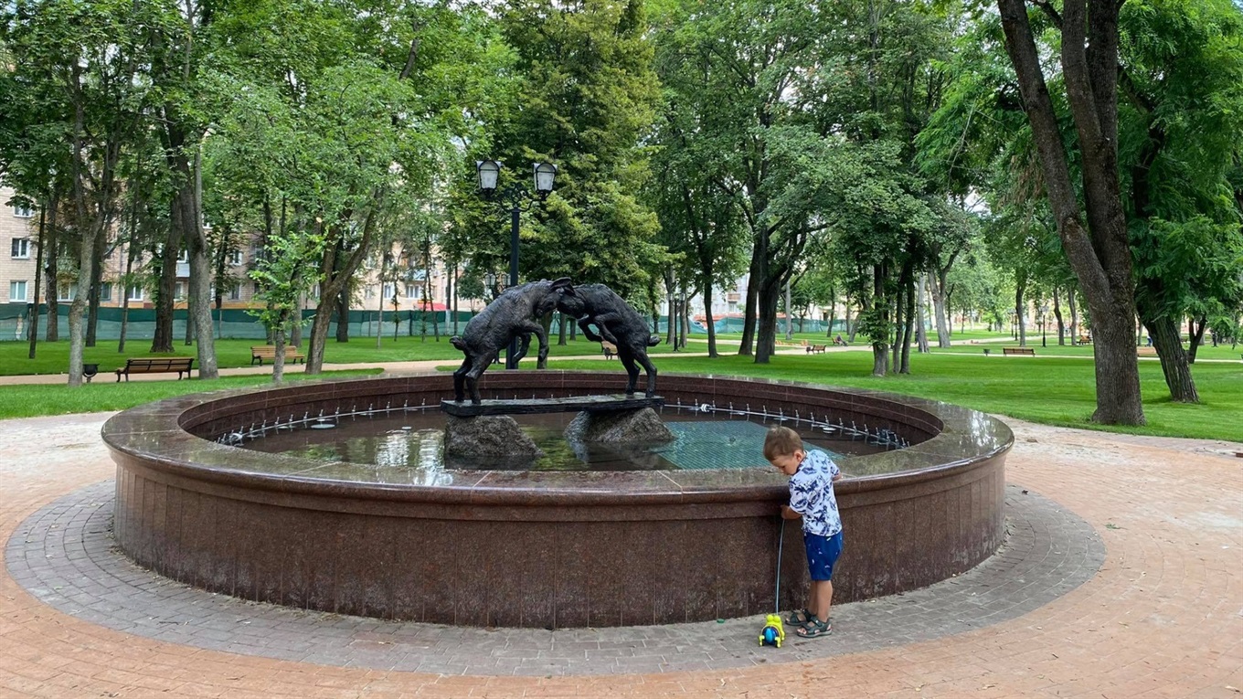 Новий фонтан у сквері ім. М. Коцюбинського працює в тестовому режимі. Відео