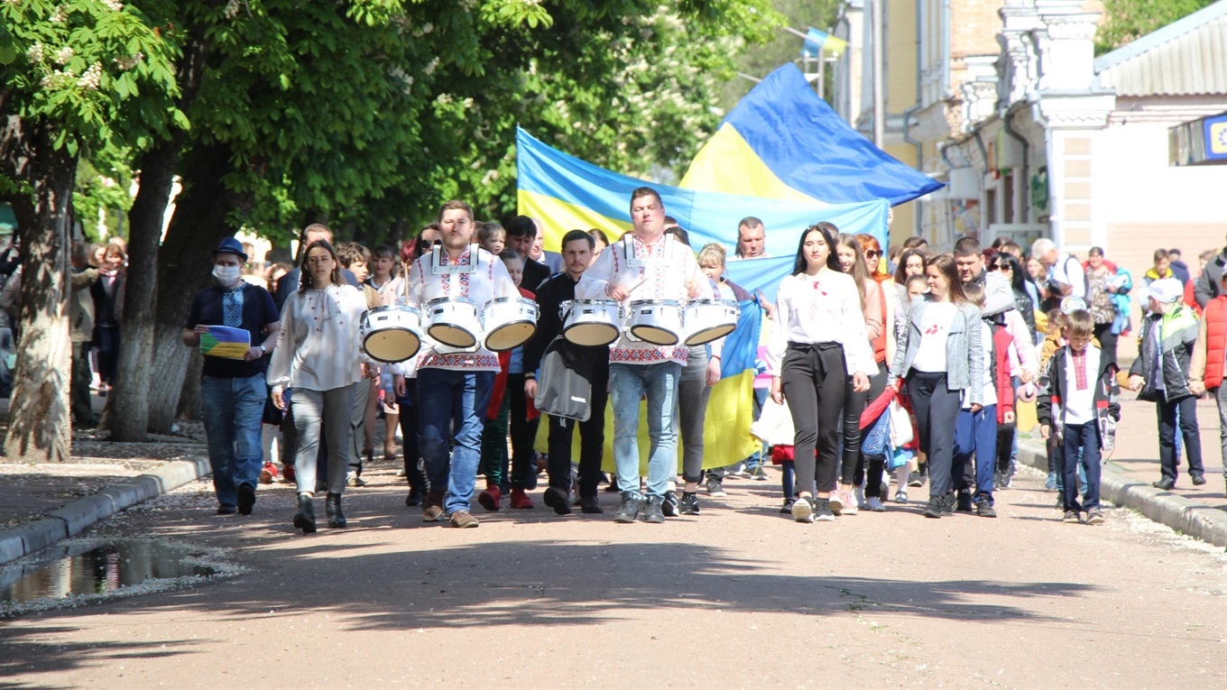 Мега-марш: у вишиванках та українським кодом в серці