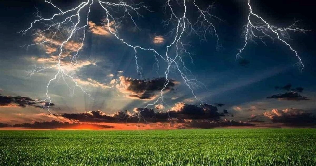 Синоптики попереджають про грозу на Житомирщині у найближчі години: прогноз погоди