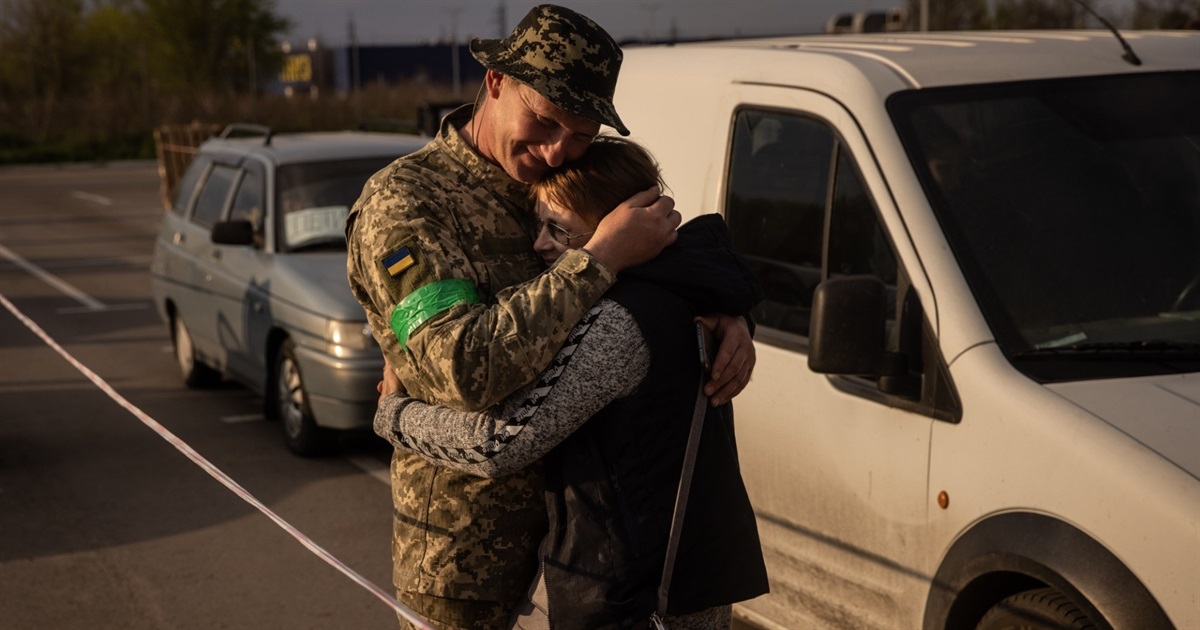З полону звільнили 14 українських військових, на ЗАЕС під’єднали до мережі відключений енергоблок