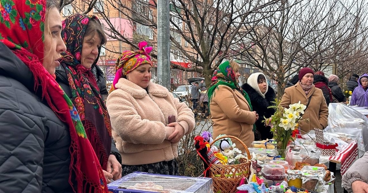 У Старокостянтинові благодійний Великодній ярмарок зібрав понад 28 тисяч гривень на підтримку ЗСУ