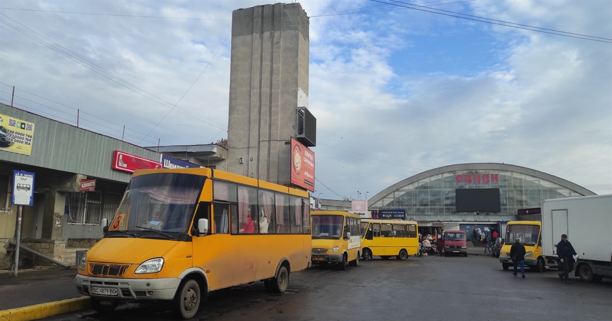 По місту тепер – 8 гривень! Ціни на проїзд у маршрутках підняв виконавчий комітет міської ради
