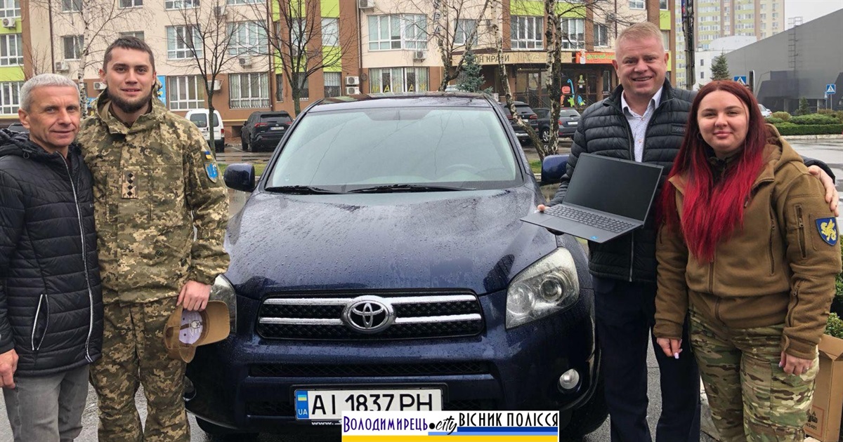 Нардеп із Воронок передав автівку землячці-захисниці з села Біле Вараського району