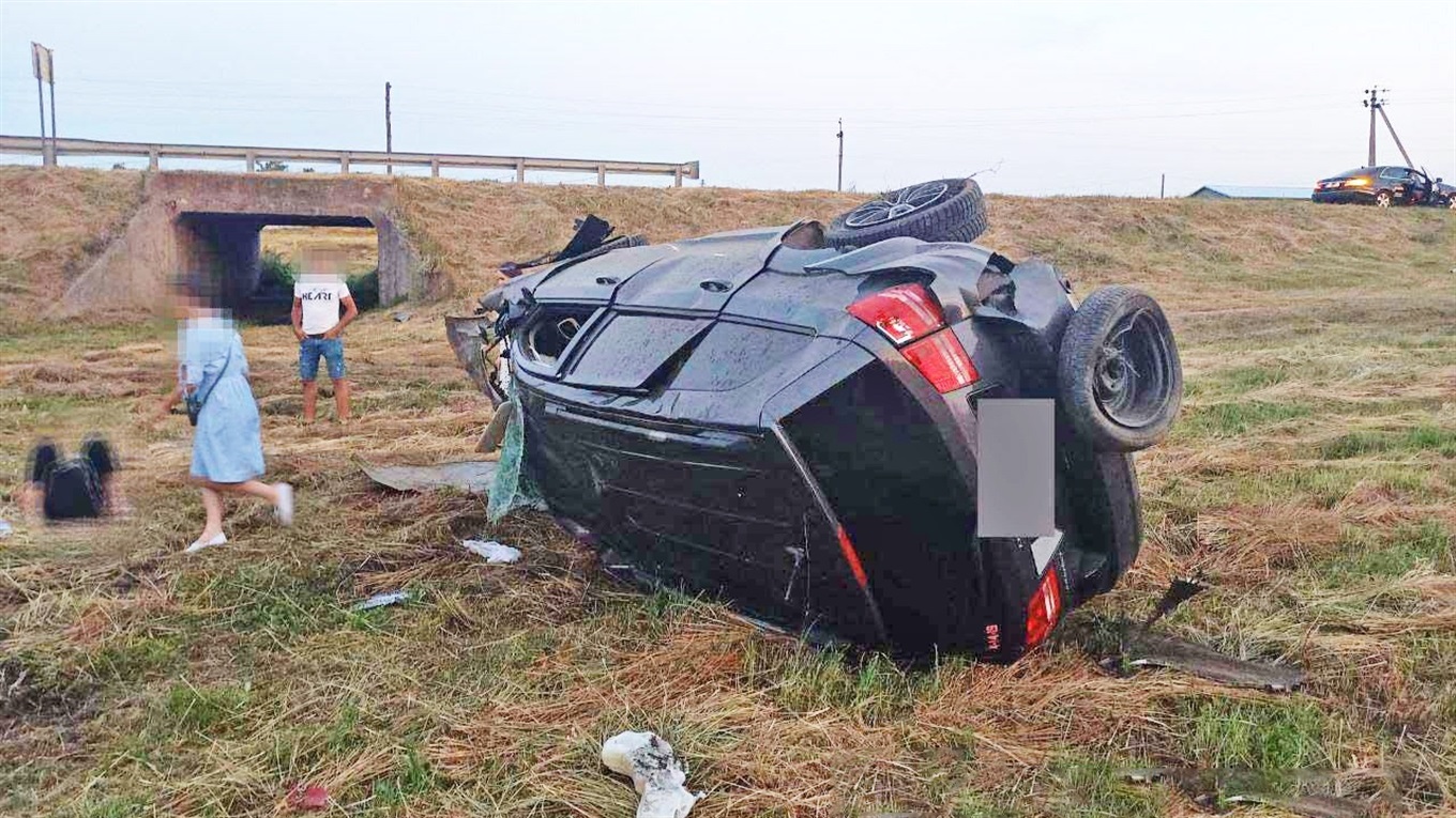 Злетів у кювет: у ДТП травмувалася сім'я з Вараша