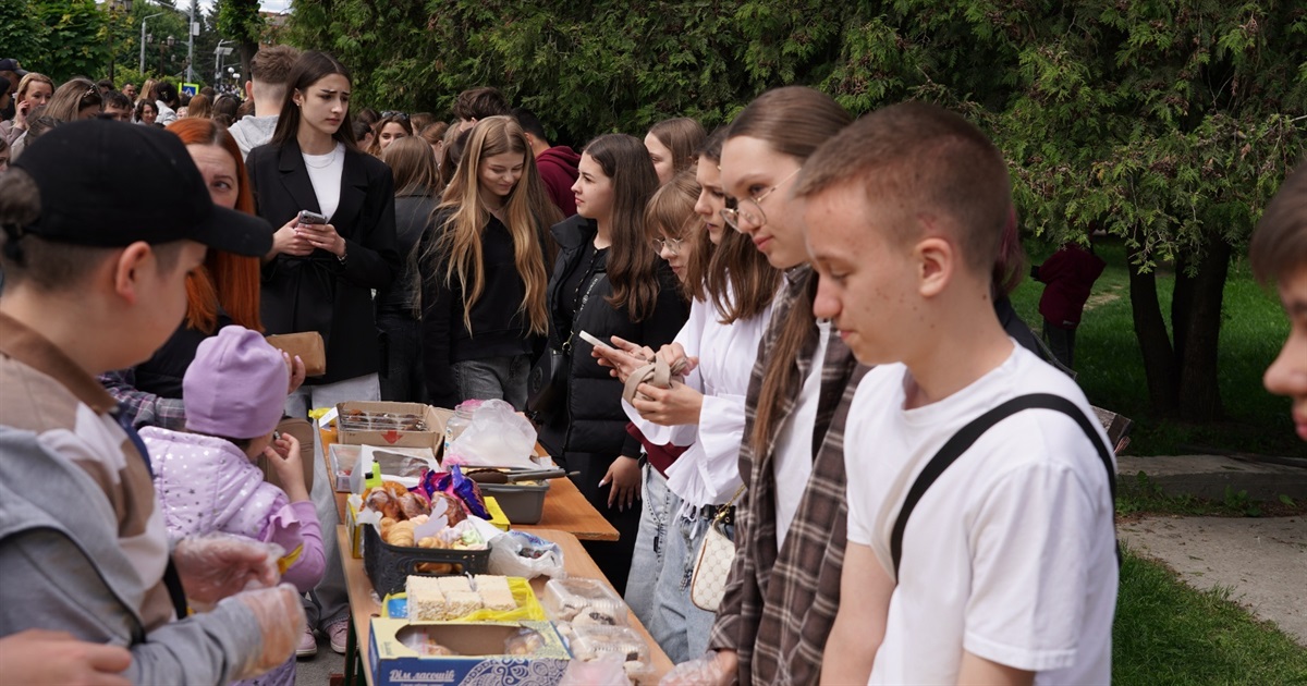 У Барському ліцеї №2 благодійний ярмарок зібрав 77 тисяч гривень для ЗСУ