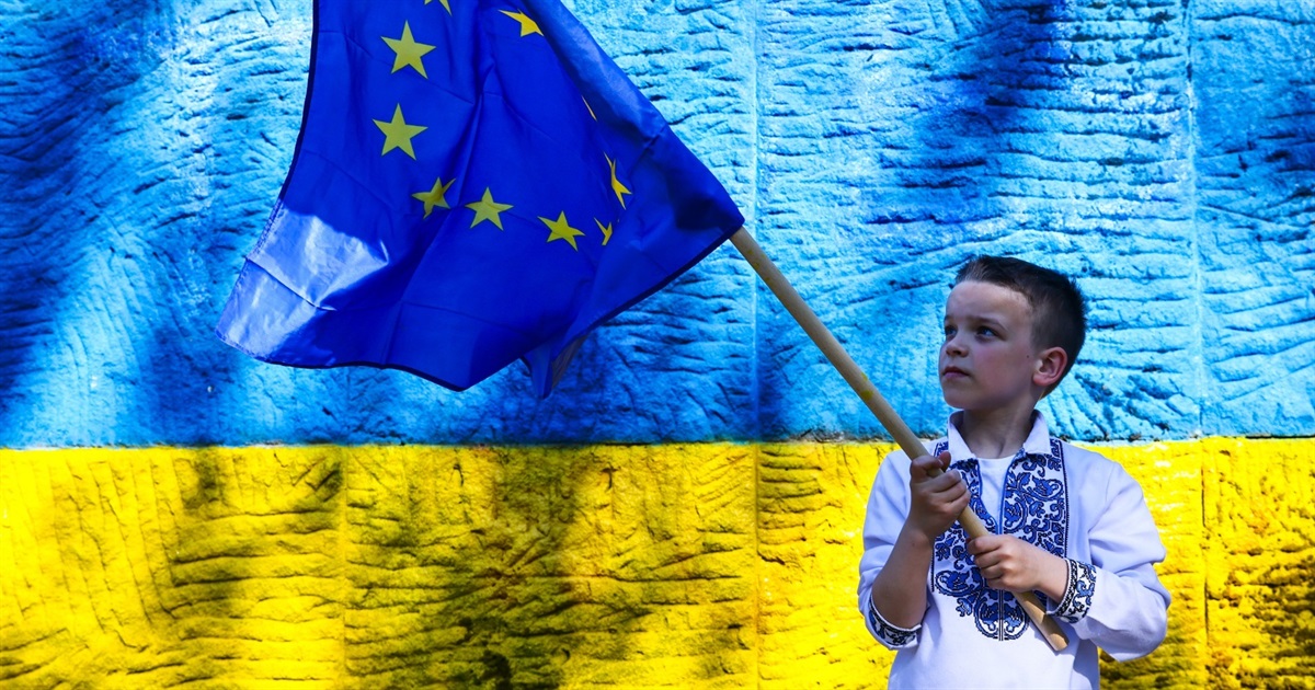 Україна — кандидат в ЄС, ЗСУ відбили штурм під Сєверодонецьком: головне на ранок 24 червня