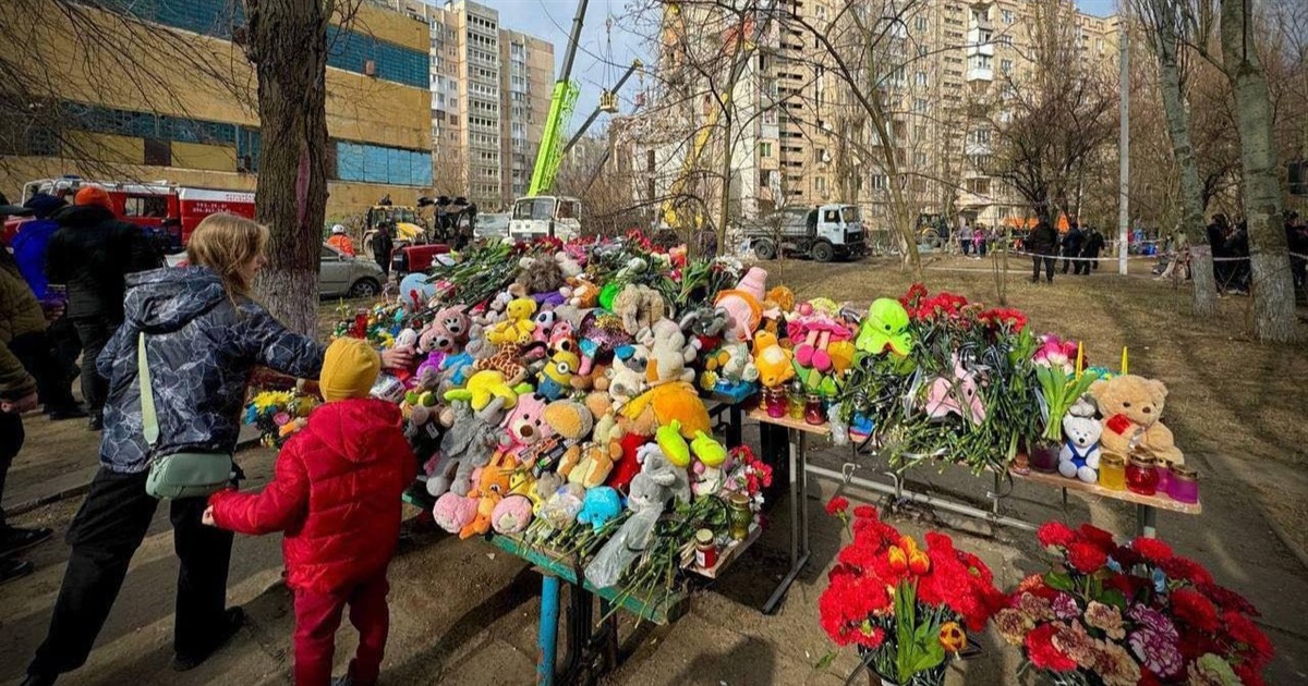В Одесі рятувальники завершили пошукові роботи загиблих внаслідок дронової атаки росіян (ФОТО)