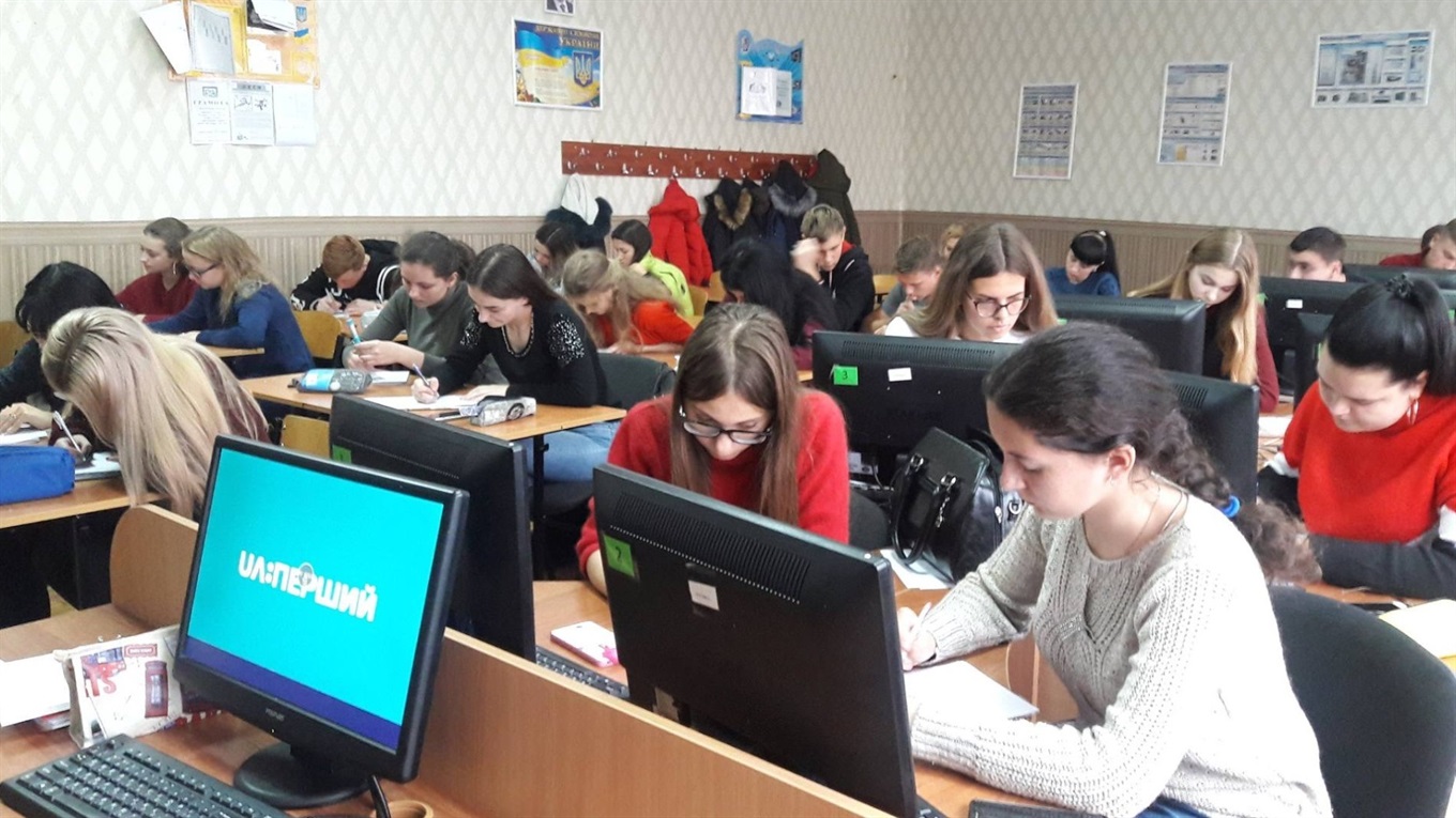 У Сватовому писали радіодиктант не тільки школярі та вчителі