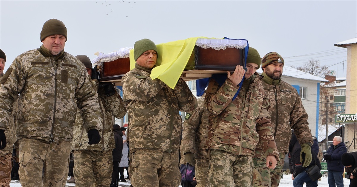 У Сарнах попрощалися з воїном танкової бригади Андрієм Катеренюком