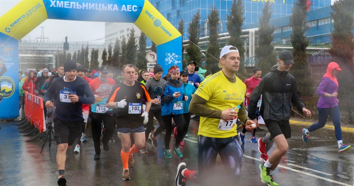 У Нетішині відбувся благодійний півмарафон на підтримку ЗСУ: зібрано майже 100 тисяч гривень