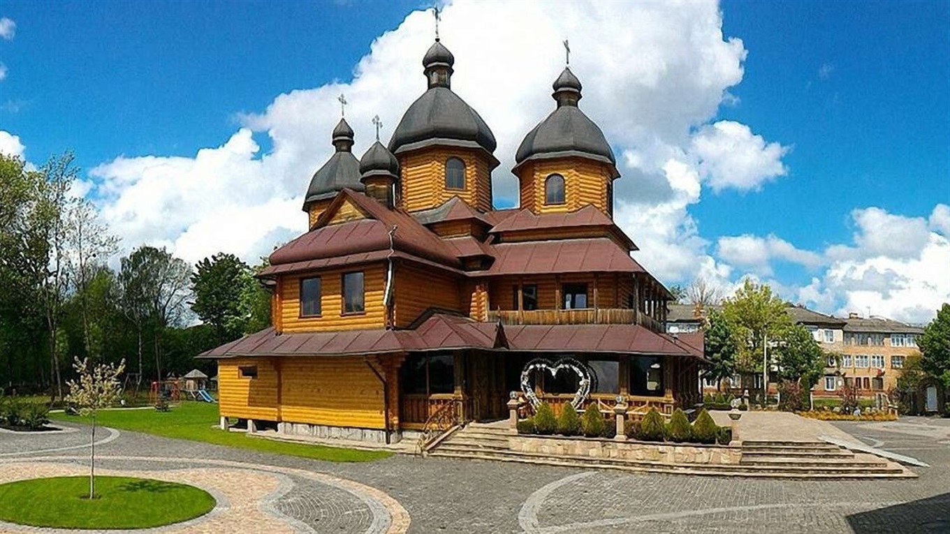 Недільні Літургії в парафії Пресвятої Богородиці Владичиці України відправлятимуть у літній каплиці