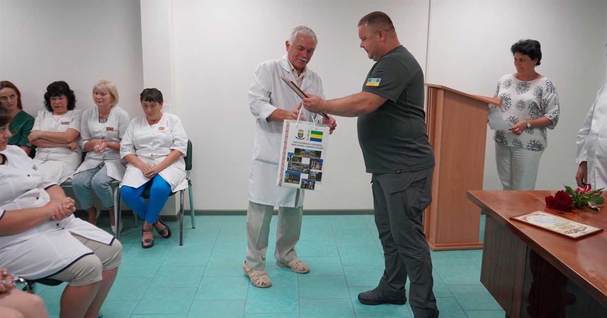 Медиків Городоцької лікарні привітав Анатолій Катеренчук. Хто отримав відзнаки голови адміністрації