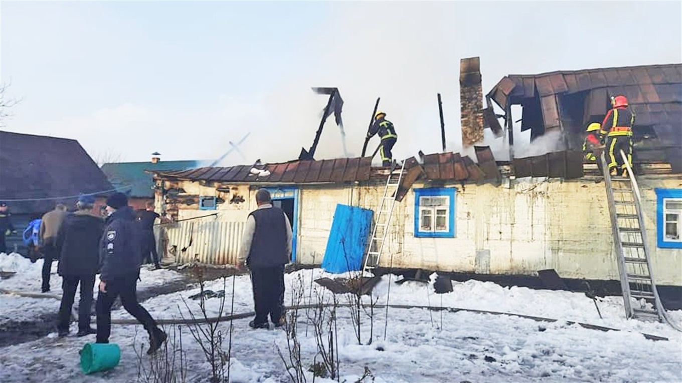 У Старій Рафалівці рятували від вогню житловий будинок
